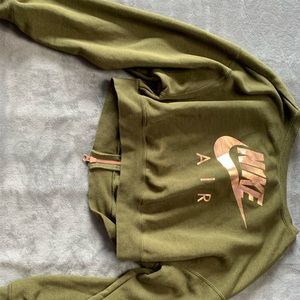 Nike air cropped crew